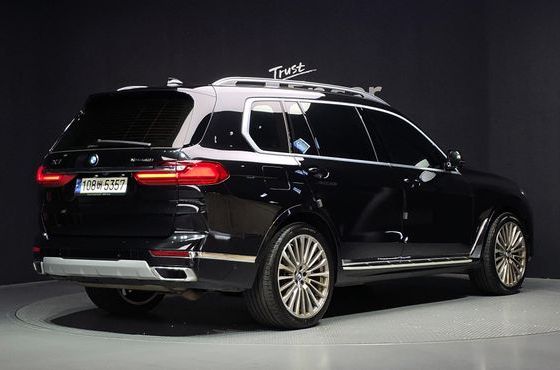 BMW X7 xDrive 40i Design Pure Excellence 6-Seater — пробег 67 032 км — фото 2 из 5