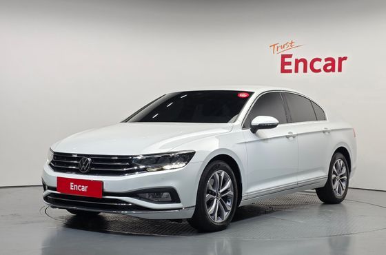 Volkswagen Passat 2.0 TDI Premium — пробег 54 942 км — фото 1 из 5