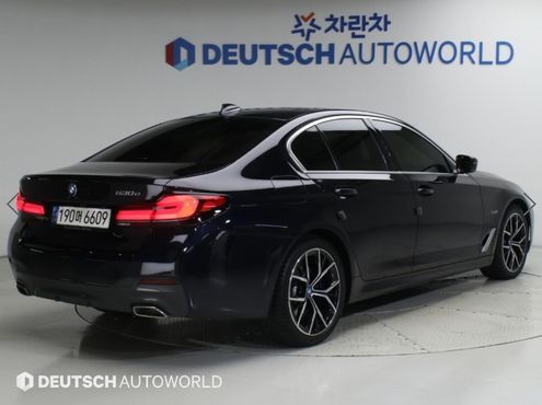 BMW 5-Series 530e M Sport — пробег 90 231 км — фото 2 из 2