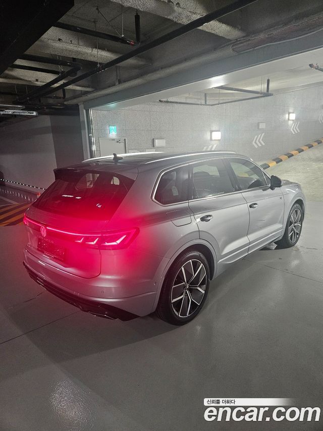 Volkswagen Touareg 3.0 TDI R-Line — пробег 20 км — фото 4 из 5