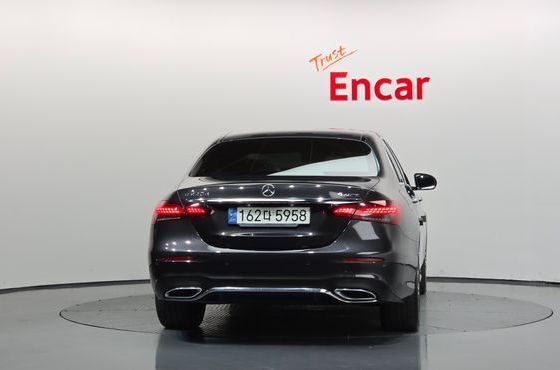Mercedes-Benz E-Class E220d 4MATIC AMG Line — пробег 75 876 км — фото 4 из 5
