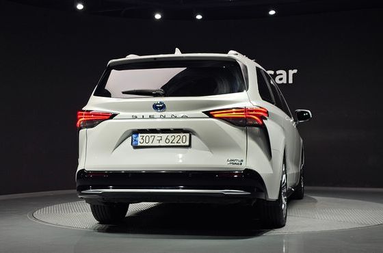 Toyota Sienna 2.5 Hybrid 2WD — пробег 55 916 км — фото 4 из 5