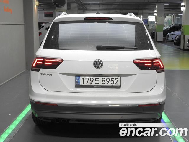 Volkswagen Tiguan 2.0 TDI Premium — пробег 101 615 км — фото 4 из 5