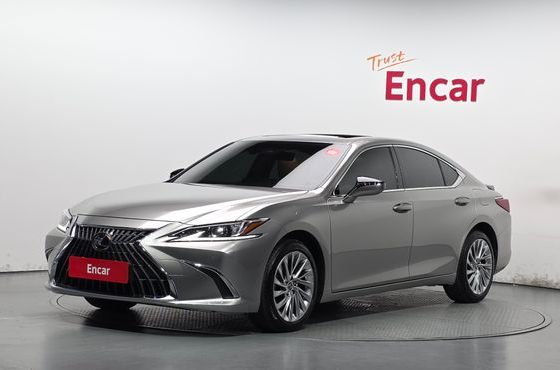 Lexus ES Luxury Plus — пробег 31 822 км — фото 1 из 5
