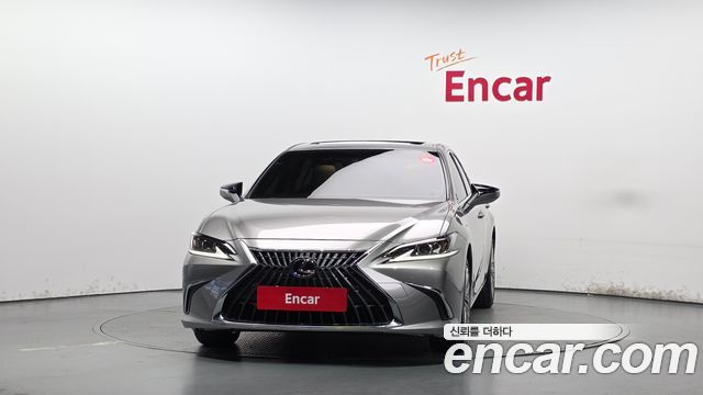 Lexus ES Luxury Plus — пробег 31 822 км — фото 3 из 5