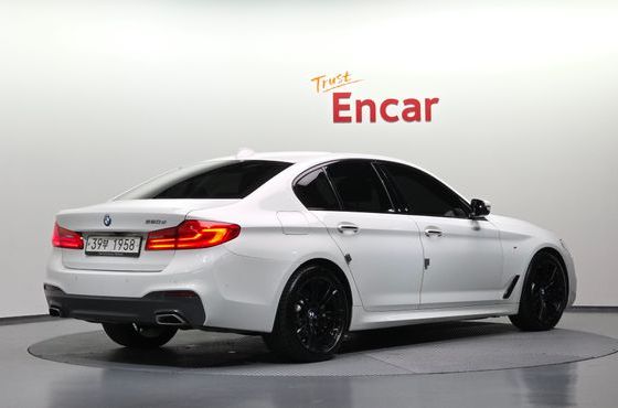 BMW 5-Series 520d M Sport Package Plus — пробег 126 022 км — фото 2 из 5