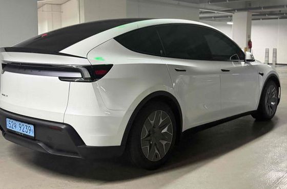 Tesla Model Y L Long Range AWD — пробег 3 850 км — фото 2 из 5