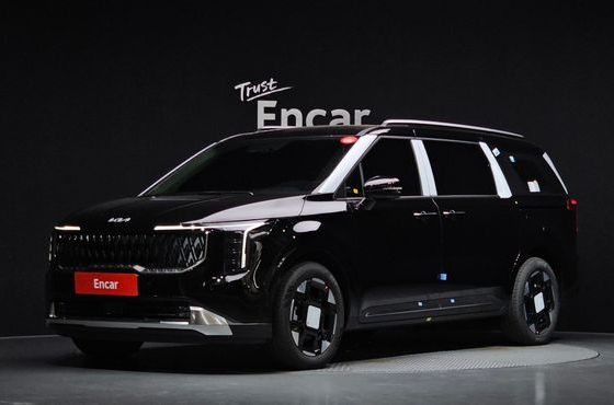 Kia Carnival HEV 9seater Signature — пробег 8 км — фото 1 из 5