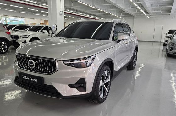 Volvo XC40 B4 Ultra Bright — пробег 8 701 км — фото 1 из 5