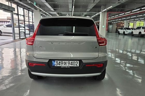Volvo XC40 B4 Ultra Bright — пробег 8 701 км — фото 4 из 5