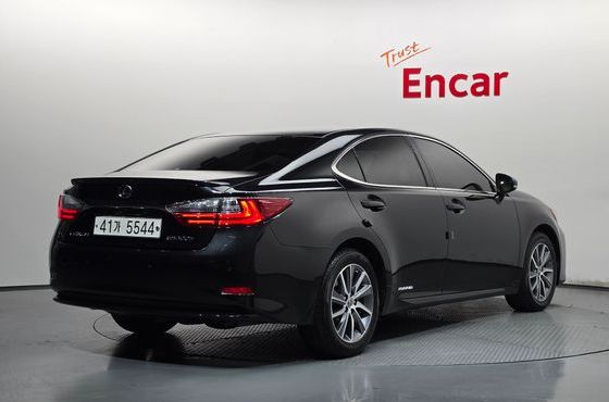 Lexus ES Supreme XV60 — пробег 118 335 км — фото 2 из 5