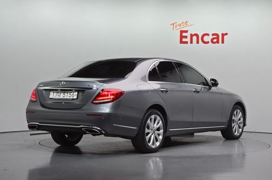 Mercedes-Benz E-Class E300 4MATIC Exclusive — пробег 99 639 км — фото 2 из 5