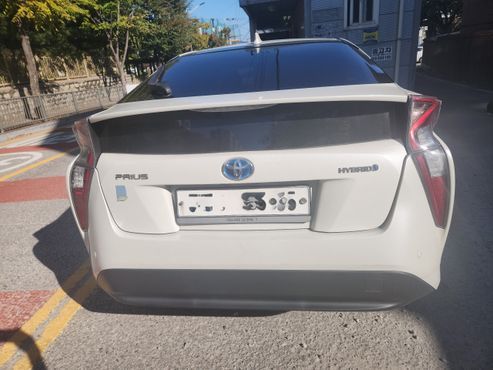 Toyota Prius 1.8 E — пробег 108 000 км — фото 4 из 5