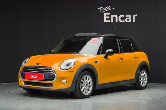 Mini Cooper 5Door HIGH 3rd — пробег 67 782 км — фото 1 из 5