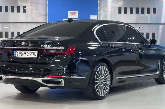 BMW 7-Series 740Li xDrive Design Pure Excellence — пробег 57 704 км — фото 2 из 5