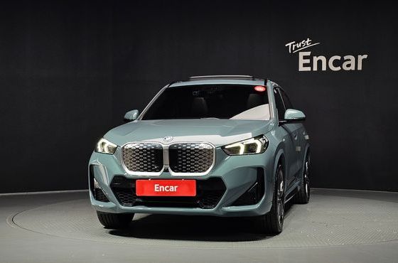 BMW iX1 xDrive 30 M Sport — пробег 70 590 км — фото 3 из 5