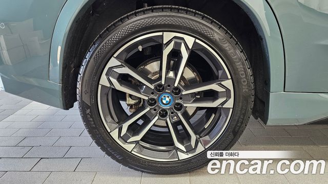 BMW iX1 xDrive 30 M Sport — пробег 70 590 км — фото 5 из 5