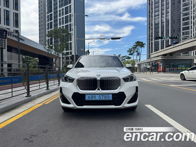 BMW iX1 eDrive 20 M Sport — пробег 524 км — фото 1 из 5