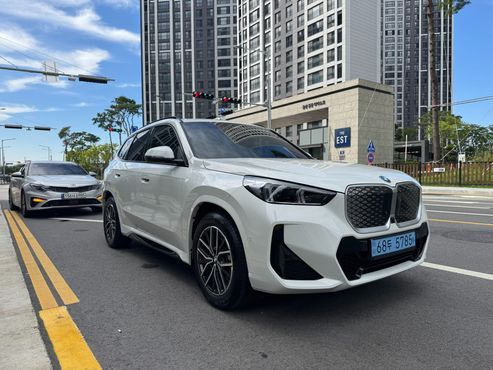 BMW iX1 eDrive 20 M Sport — пробег 524 км — фото 3 из 5