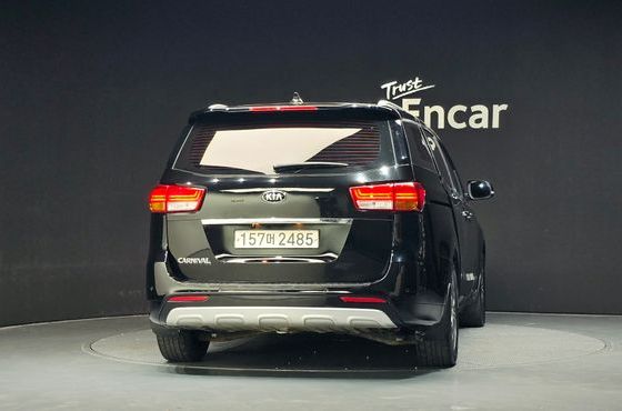 Kia Carnival 9-seater Luxury — пробег 132 086 км — фото 4 из 5