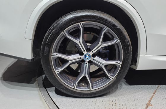 BMW X5 xDrive 45e M Sport — пробег 81 137 км — фото 5 из 5