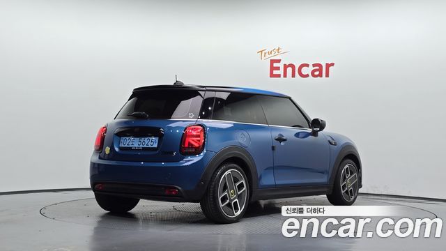 Mini Cooper Gen ZE Edition 3rd — пробег 42 047 км — фото 2 из 5