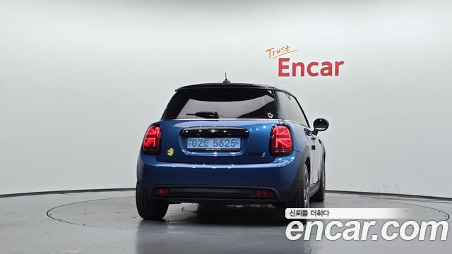 Mini Cooper Gen ZE Edition 3rd — пробег 42 047 км — фото 4 из 5