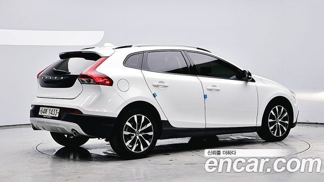 Volvo V40 D3 — пробег 79 249 км — фото 2 из 5