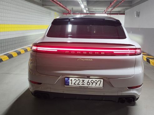 Porsche Cayenne 3.0 E-Hybrid Coupe — пробег 31 000 км — фото 4 из 5