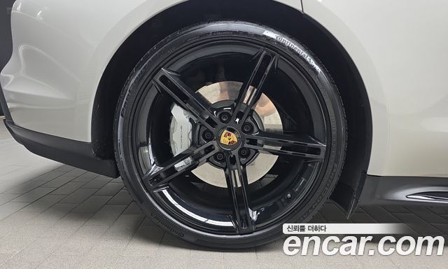 Porsche Taycan GTS — пробег 16 961 км — фото 5 из 5