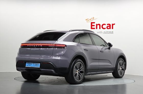 Porsche Macan Base 4 — пробег 1 976 км — фото 2 из 5