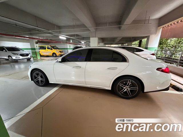 Mercedes-Benz E-Class E300 4MATIC AMG Line — пробег 4 750 км — фото 4 из 5