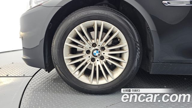 BMW 5-Series 520d xDrive — пробег 124 865 км — фото 5 из 5