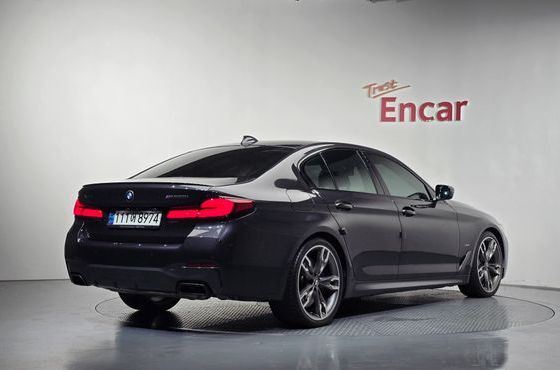 BMW 5-Series M550i xDrive — пробег 99 070 км — фото 2 из 5