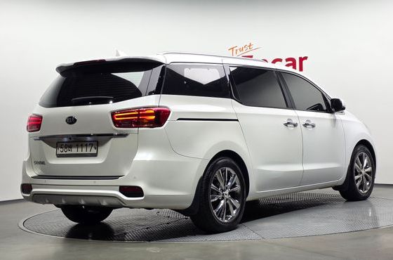 Kia Carnival 9-Seater Noblesse Special — пробег 110 700 км — фото 2 из 5