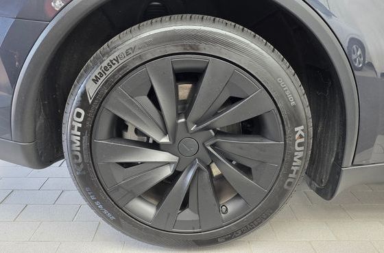Tesla Model Y Premium Long Range AWD — пробег 12 422 км — фото 5 из 5
