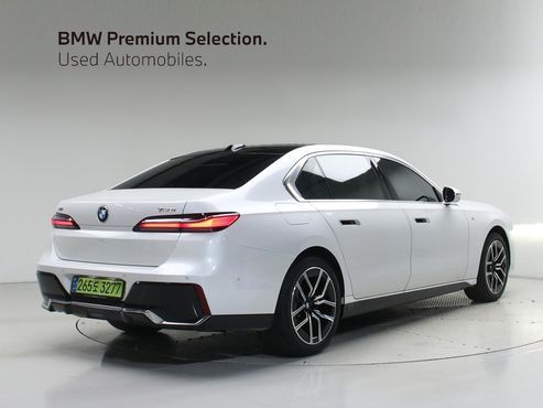 BMW 7-Series 740i xDrive M Sport — пробег 5 874 км — фото 2 из 5