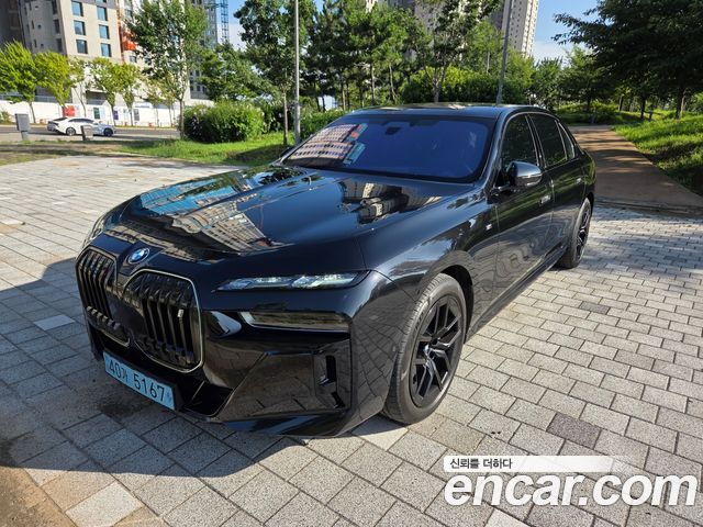 BMW i7 eDrive 50 M Sport — пробег 34 400 км — фото 1 из 5
