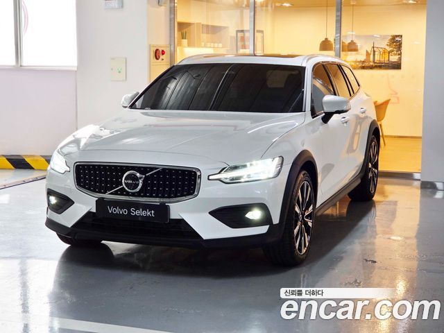 Volvo V60 B5 Ultra AWD — пробег 6 937 км — фото 1 из 5