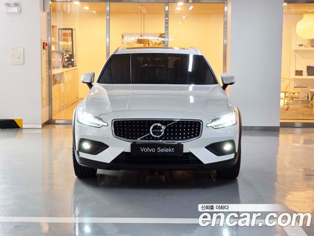 Volvo V60 B5 Ultra AWD — пробег 6 937 км — фото 3 из 5