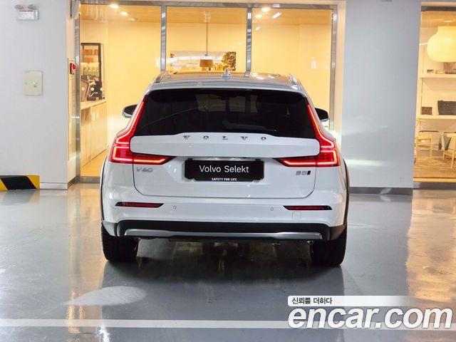 Volvo V60 B5 Ultra AWD — пробег 6 937 км — фото 4 из 5