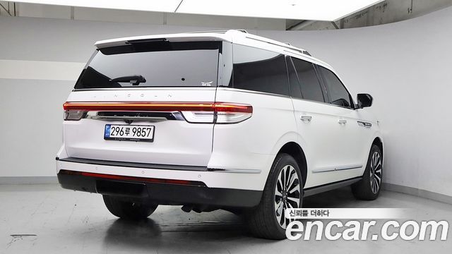 Lincoln Navigator 3.5L — пробег 61 799 км — фото 3 из 5