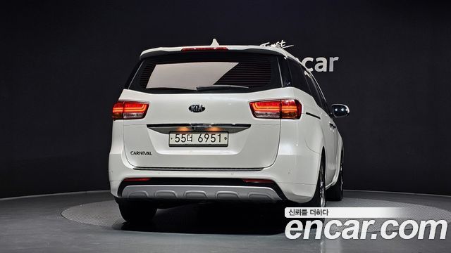 Kia Carnival из Кореи Encar