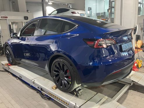 Tesla Model Y Performance AWD — пробег 27 600 км — фото 4 из 5