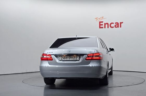 Mercedes-Benz E-Class E220 CDI Avantgarde — пробег 243 320 км — фото 4 из 5