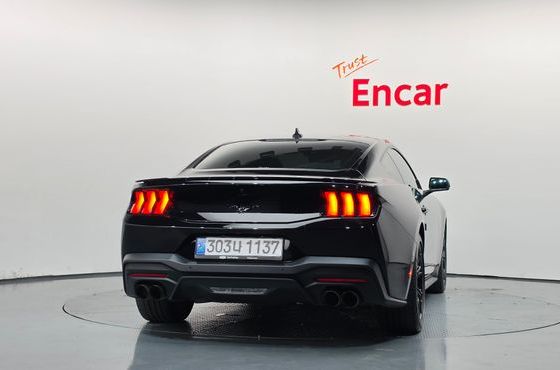 Ford Mustang 2.3 EcoBoost Premium Coupe — пробег 21 009 км — фото 4 из 5