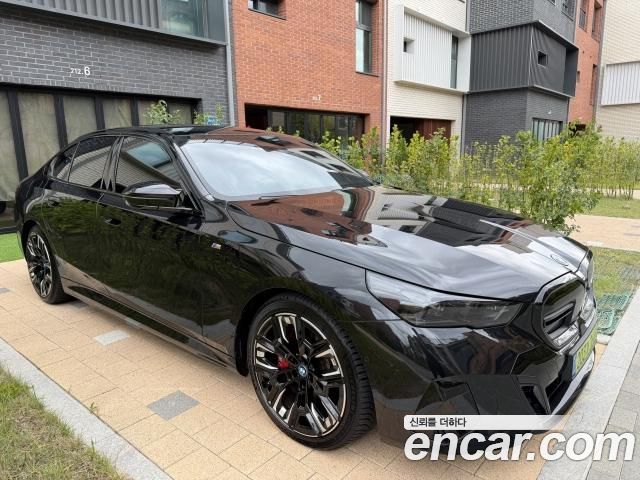 BMW i5 M60 xDrive — пробег 46 912 км — фото 2 из 5