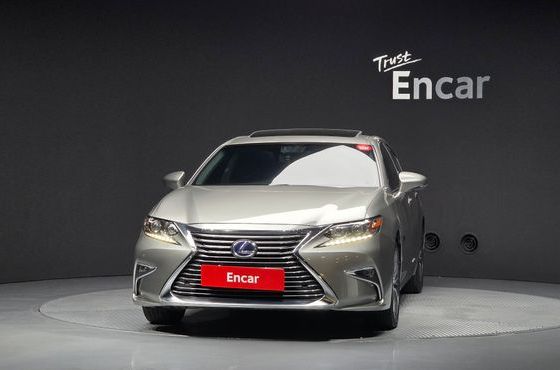 Lexus ES Supreme XV60 — пробег 122 436 км — фото 3 из 5