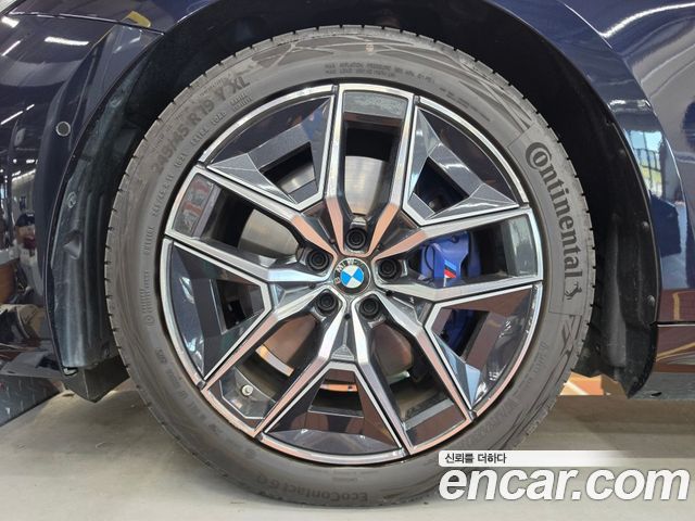 BMW i5 eDrive 40 M Sport — пробег 4 009 км — фото 5 из 5