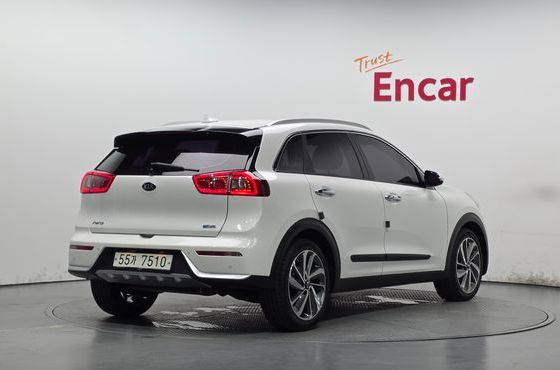 Kia Niro Prestige — пробег 41 419 км — фото 2 из 5